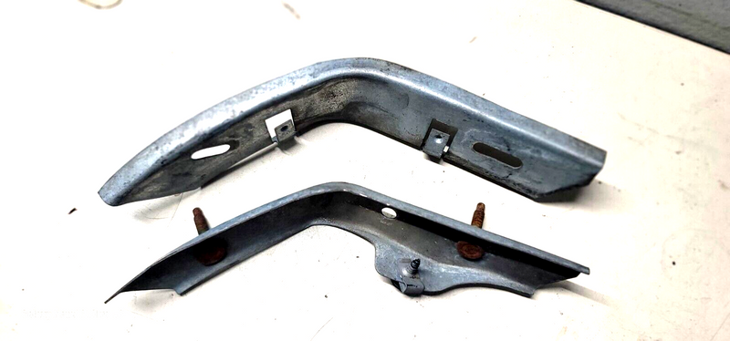 Load image into Gallery viewer, 97-04 Corvette C5 Right Front bumper and fender retainer 8343-15
