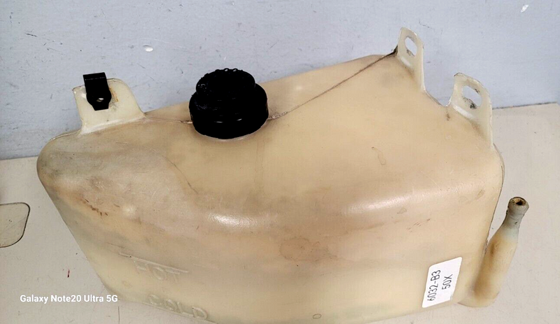 Cargue la imagen en el visor de la galería, 84-96 Corvette C4 Radiator OEM Coolant/Antifreeze Tank 14047501 6032-D1
