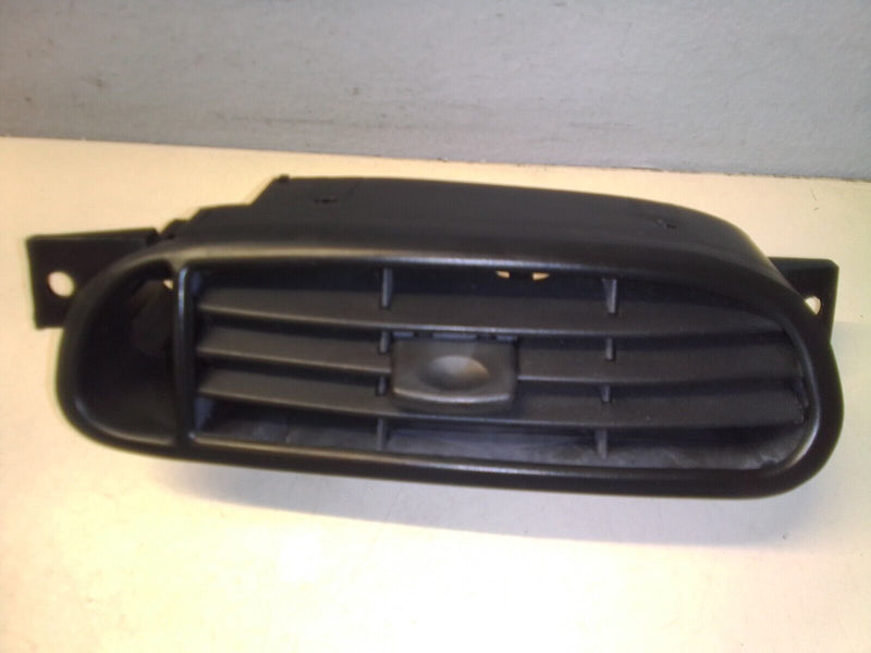 Cargue la imagen en el visor de la galería, 97-04 Corvette C5 Center Dash Vent Grille  10258281 (1668-5)
