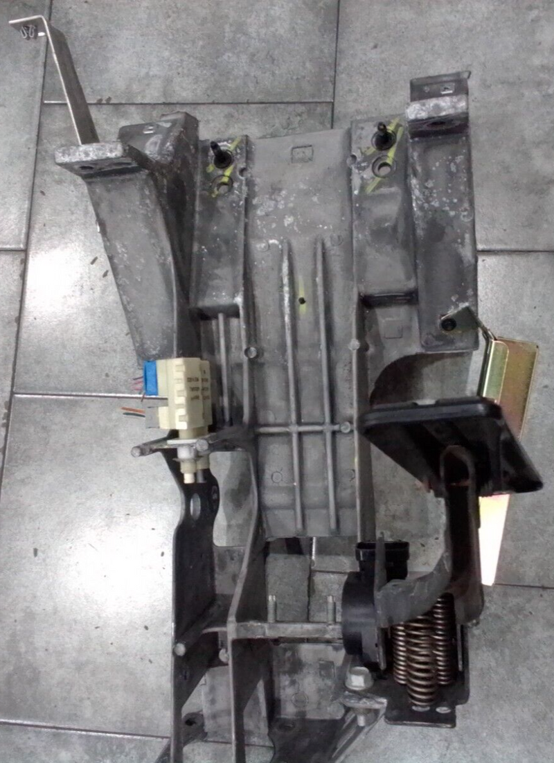 Load image into Gallery viewer, 97-04 Corvette C5 Accelerator Gas Pedal Assembly / Housing 4371-S
