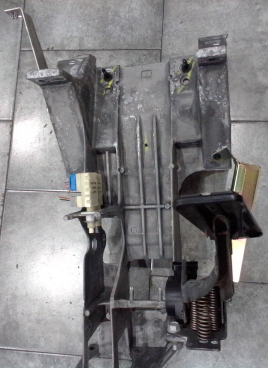 97-04 Corvette C5 Accelerator Gas Pedal Assembly / Housing 4371-S