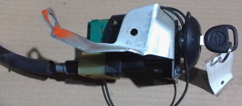 Cargue la imagen en el visor de la galería, 97-04 Chevy Corvette C5 OEM Ignition Switch with Key 2745-6
