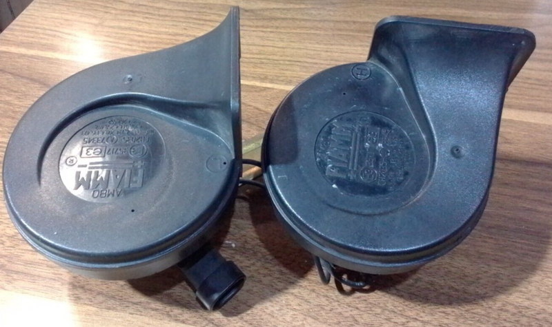 Cargue la imagen en el visor de la galería, 97-04 C5 Corvette Dual Horns Horn Assembly OEM 4258-8
