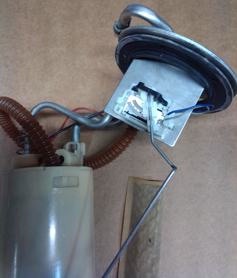 Load image into Gallery viewer, 97-99 corvette c5 fuel tank pump assembly GM 10404448   2761-A2
