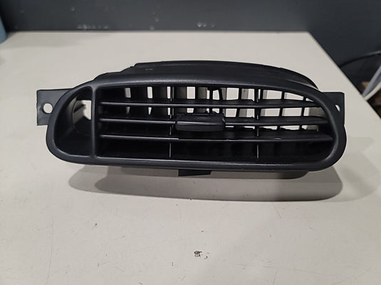 97-04 Corvette C5 Center Dash Vent Grille  10258281 ( 3578-5)