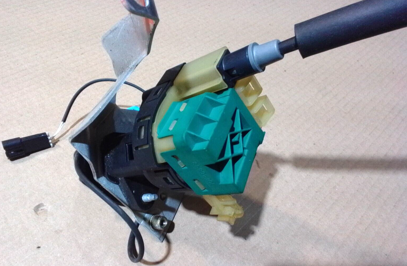 Cargue la imagen en el visor de la galería, 97-04 Chevy Corvette C5 OEM Ignition Switch with Key 2745-6
