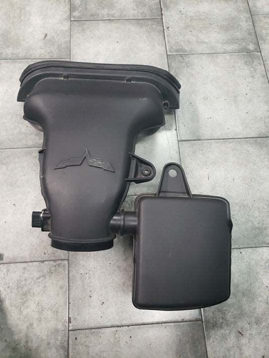 08-13 Corvette C6Engine Air Intake Filter Housing Cleaner Box 1654-R2