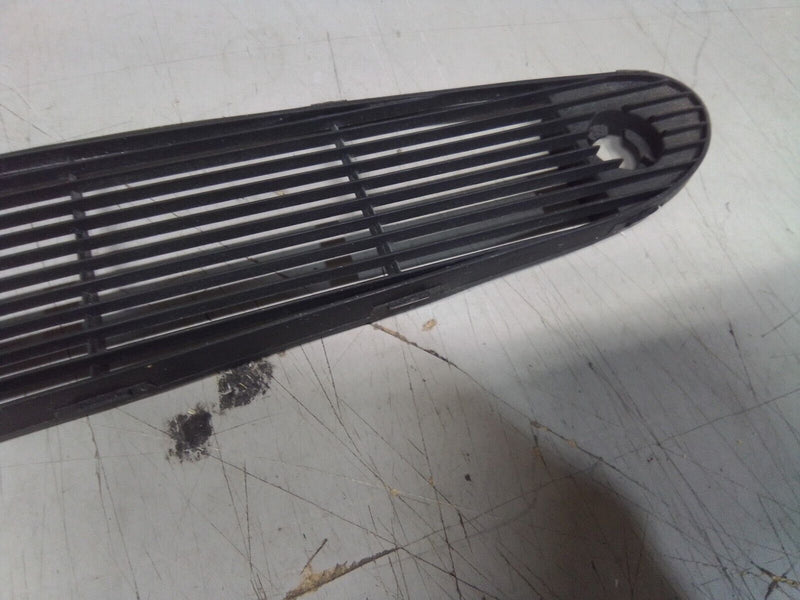 Load image into Gallery viewer, 97-04 Corvette C5 OEM Upper Dash Vent Defroster Grill 2676-14
