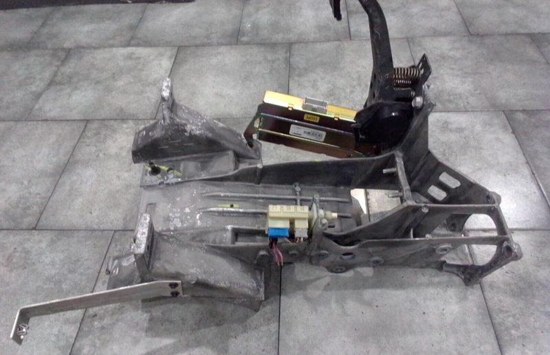 Load image into Gallery viewer, 97-04 Corvette C5 Accelerator Gas Pedal Assembly / Housing 4371-S
