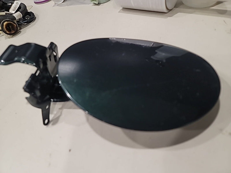 Cargue la imagen en el visor de la galería, 97-04 Corvette C5 Fuel Gas Filler Door Lid Green 5677-E3

