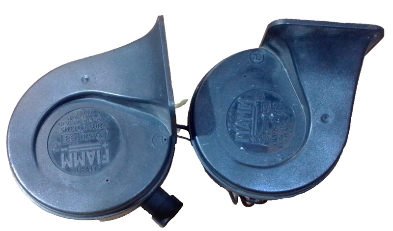 Cargue la imagen en el visor de la galería, 97-04 C5 Corvette Dual Horns Horn Assembly OEM 4258-8
