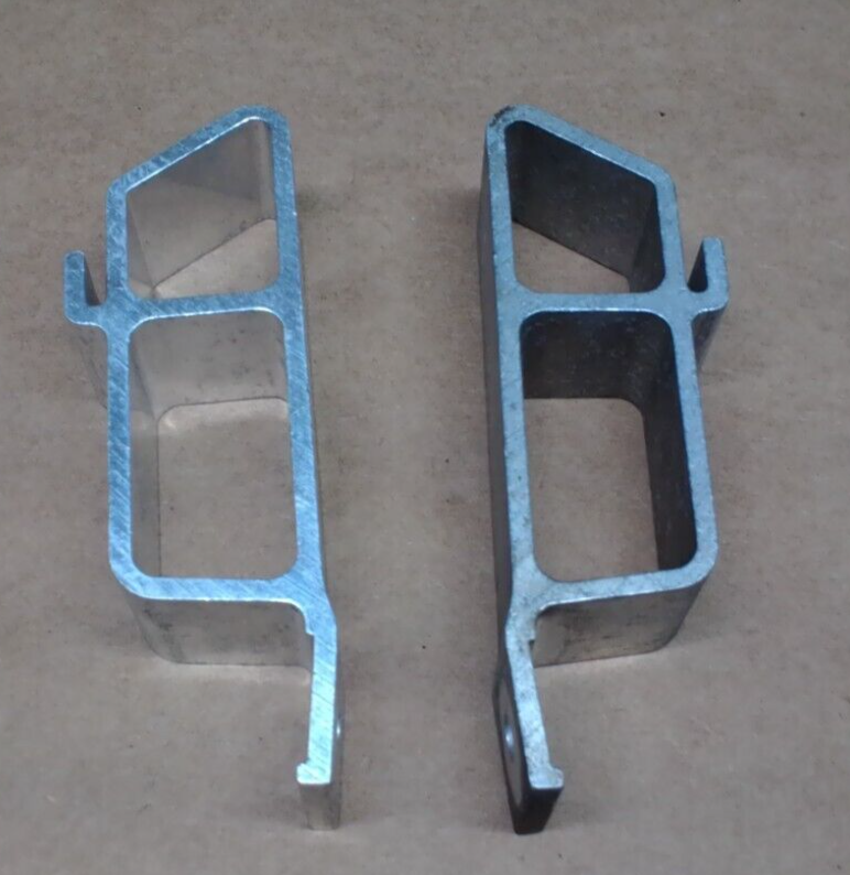 Load image into Gallery viewer, 97-04 Corvette C5 Front Air Dam Brace OEM bracket Center Set Pair 3443-27
