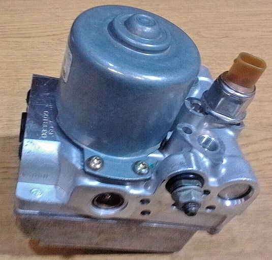 05-08 Corvette C6 ABS EBCM Pump Module Assembly 15220711 15220716 M7 (3865-F)