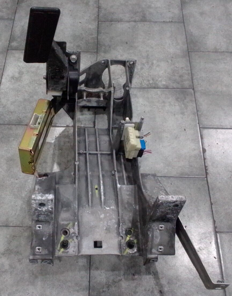 Load image into Gallery viewer, 97-04 Corvette C5 Accelerator Gas Pedal Assembly / Housing 4371-S
