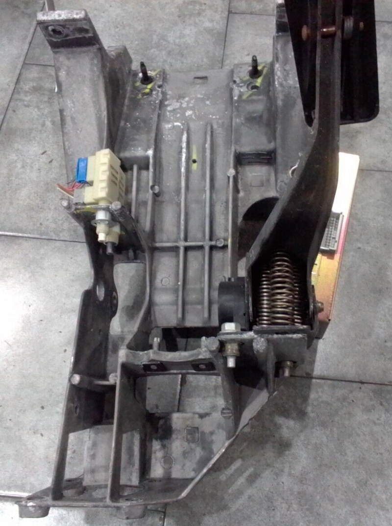 Load image into Gallery viewer, 97-04 Corvette C5 Accelerator Gas Pedal Assembly / Housing 4371-S
