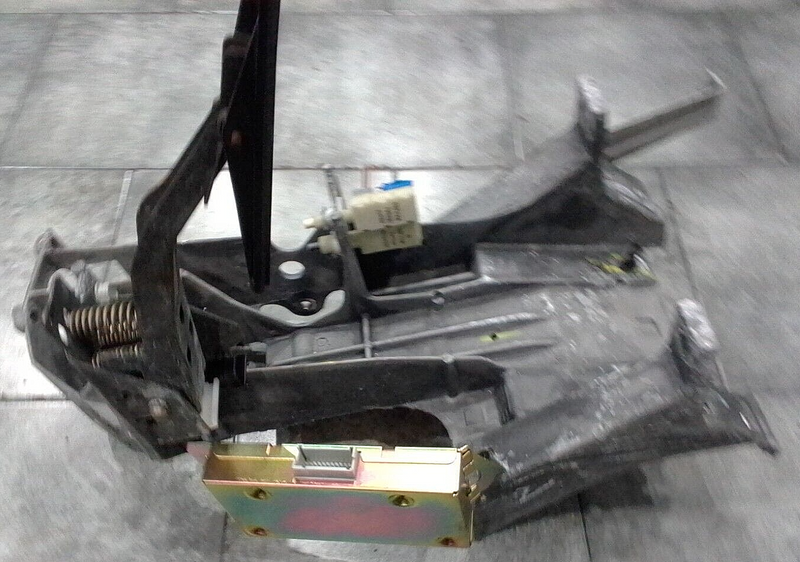 Load image into Gallery viewer, 97-04 Corvette C5 Accelerator Gas Pedal Assembly / Housing 4371-S
