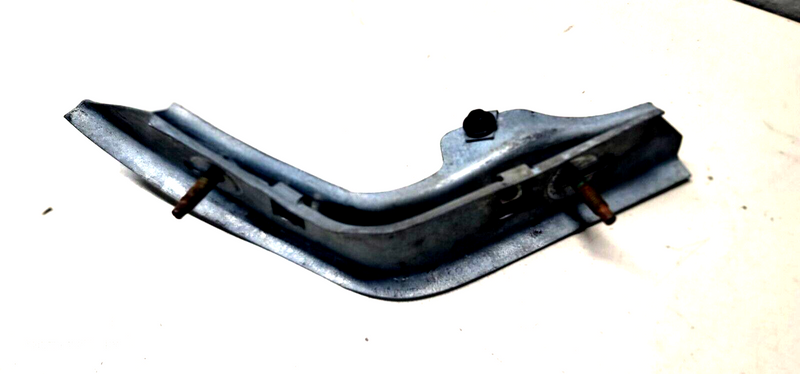 Load image into Gallery viewer, 97-04 Corvette C5 Right Front bumper and fender retainer 8343-15
