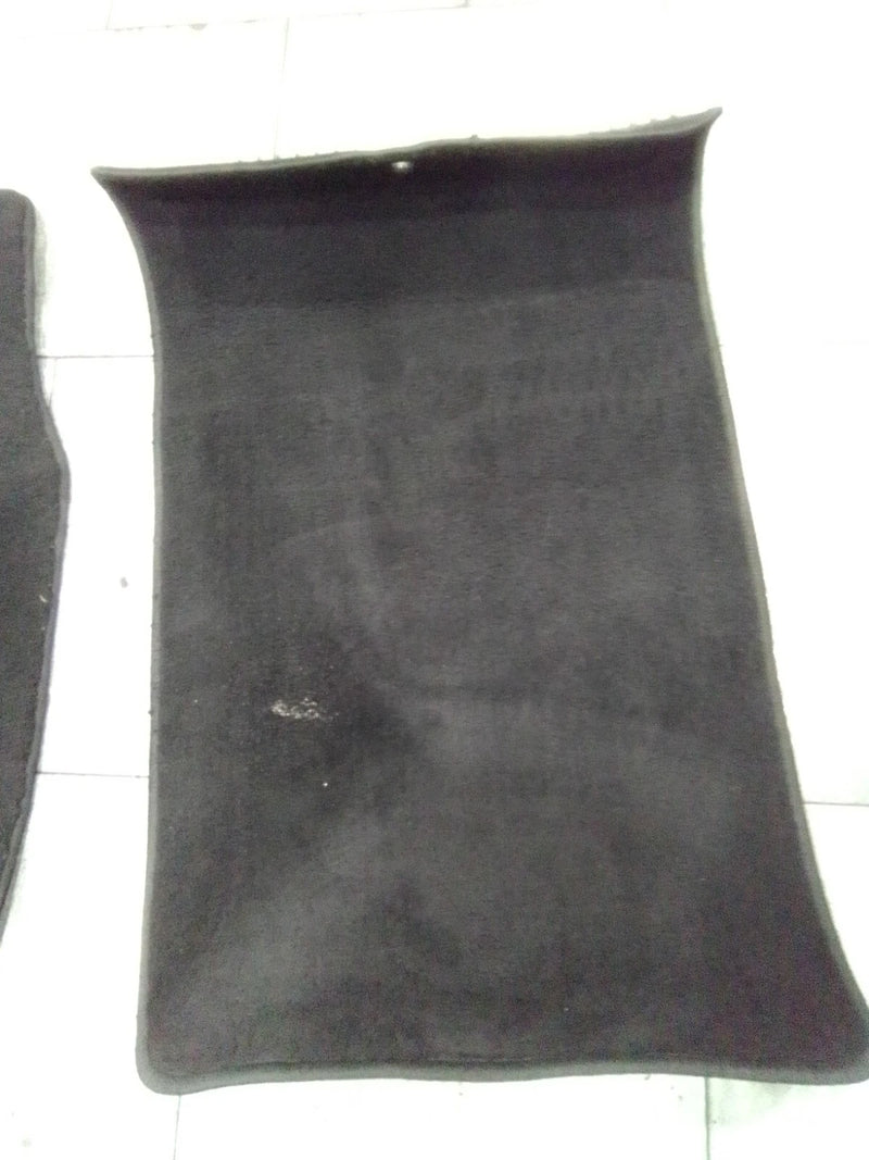 Cargue la imagen en el visor de la galería, 97-04 Chevrolet Corvette C5Floor Mats LH RH Black Set (8952-E1)
