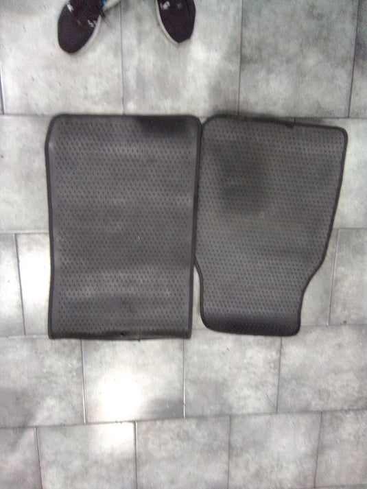 97-04 Chevrolet Corvette C5Floor Mats LH RH Black Set (8952-E1)