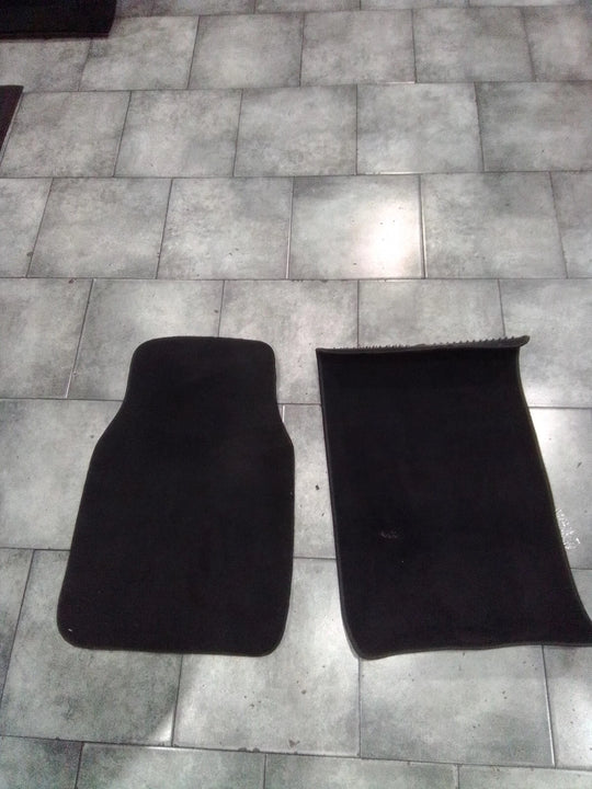 97-04 Chevrolet Corvette C5Floor Mats LH RH Black Set (8952-E1)