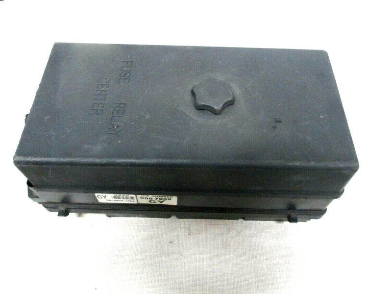 Cargue la imagen en el visor de la galería, 97-04 Corvette C5  OEM Under hood Fuse Box Block 12161017  578-1.3
