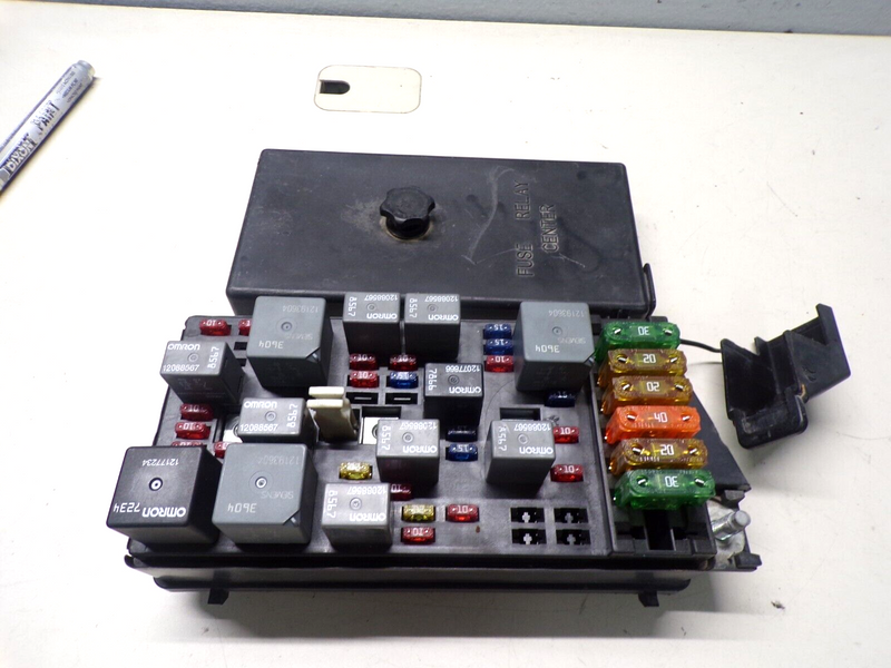 Load image into Gallery viewer, 00-02 C5 Corvette OEM Exterior Fuse Box Block Relay 15329394 (5873-A1.3)
