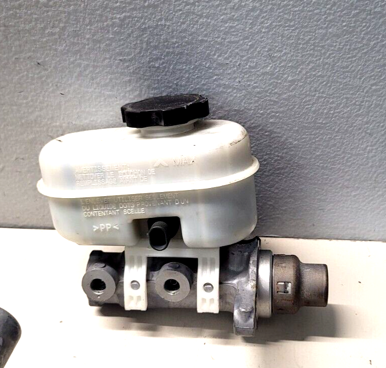 Load image into Gallery viewer, 09-13 Corvette C6 OEM Brake Master Cylinder Used 7367-E1
