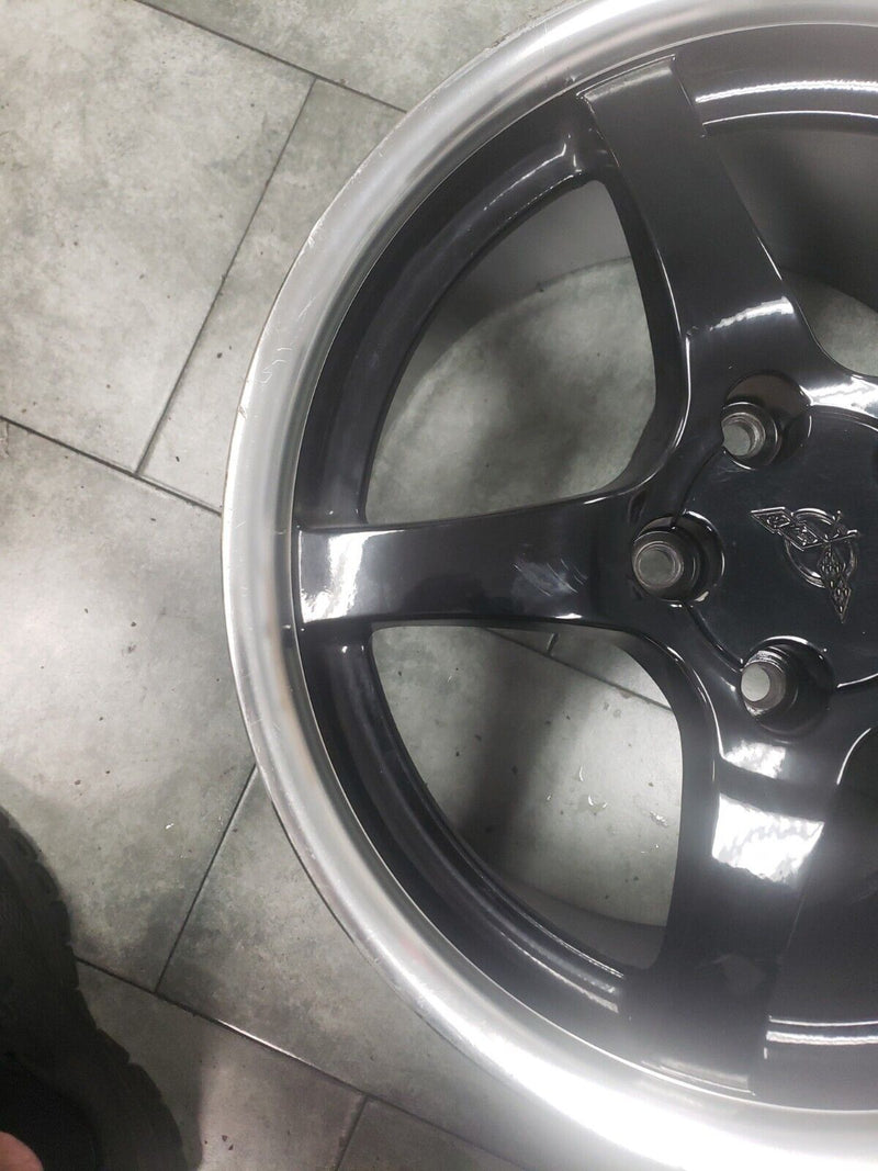 Cargue la imagen en el visor de la galería, Corvette Wheel Rim with Center Cap OE wheels 18&quot;x 9½&quot; 6973-S
