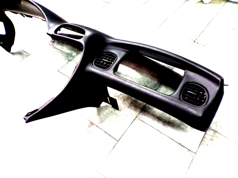 Cargue la imagen en el visor de la galería, 97-04 Corvette OEM Dashboard Dash Panel Black  Dash Board 2732-S
