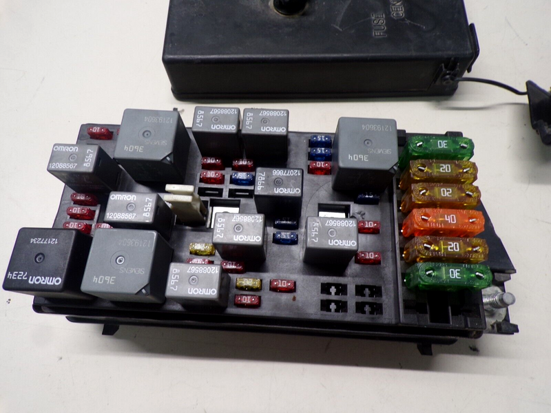 Load image into Gallery viewer, 00-02 C5 Corvette OEM Exterior Fuse Box Block Relay 15329394 (5873-A1.3)
