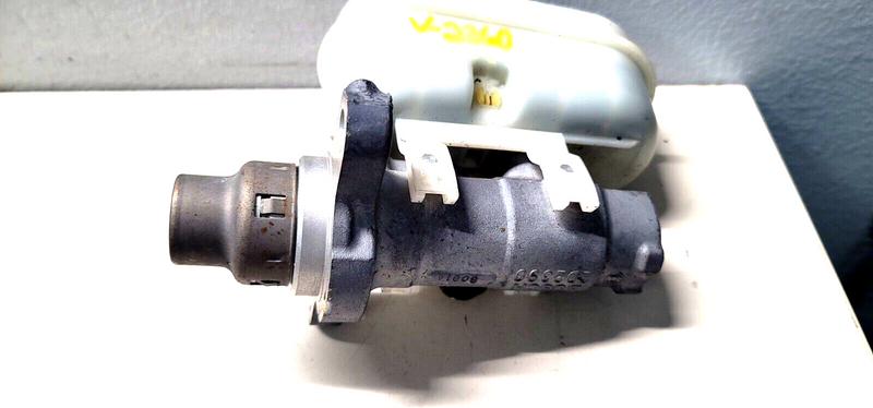 Load image into Gallery viewer, 09-13 Corvette C6 OEM Brake Master Cylinder Used 7367-E1
